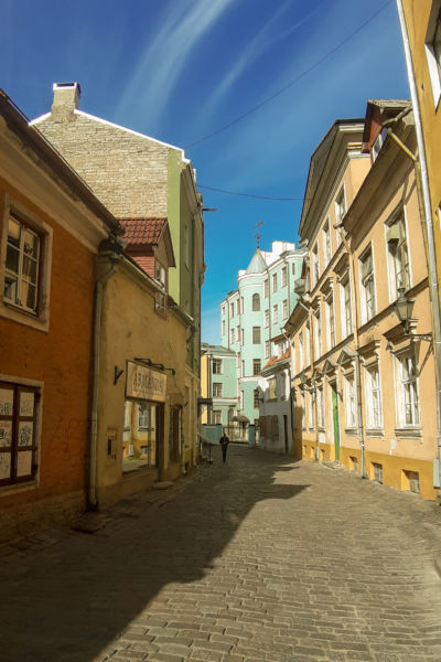 ulička ve starém tallinnu